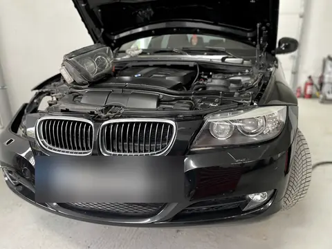 BMW cu capota ridicată în atelierul ProElectric Craiova